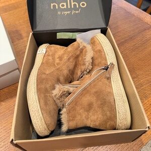 NALHO  Yoga Mat Booties, Faux Fur lined - Like New